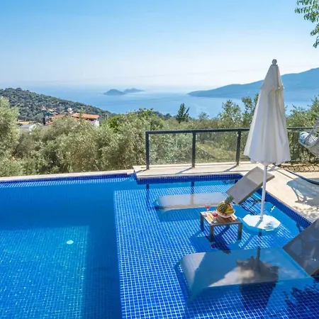 Kaskalkan Deniz Manzarali Havuzlu Bahceli Villa